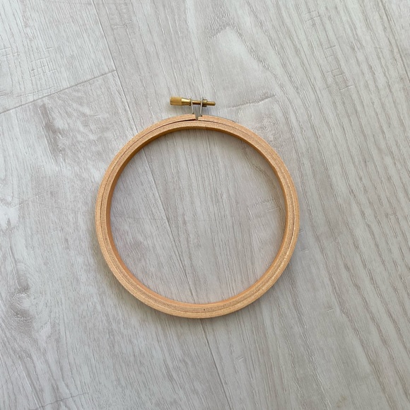 3/$20 DARICE 🍃 5" Wood Embroidery Hoop - Picture 1 of 5